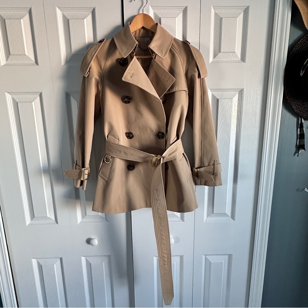 NWOT Classic Tan Double-Breasted Women's Trench Coat M